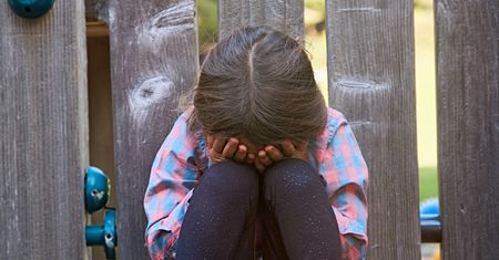 Przez wiele lat gwałcił swoją córkę. Ofiarą padła także jej koleżanka
