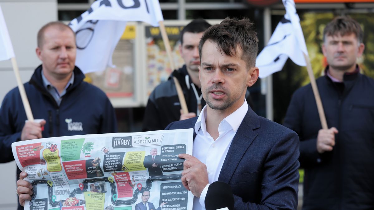 Michał Kołodziejczak przedstawia zawartość "AGROgazety" 