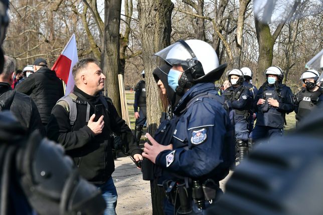 Warszawa. Protest z udziałem m.in przedstawicieli Strajku Przedsiębiorców w okolicy pl. Piłsudskiego