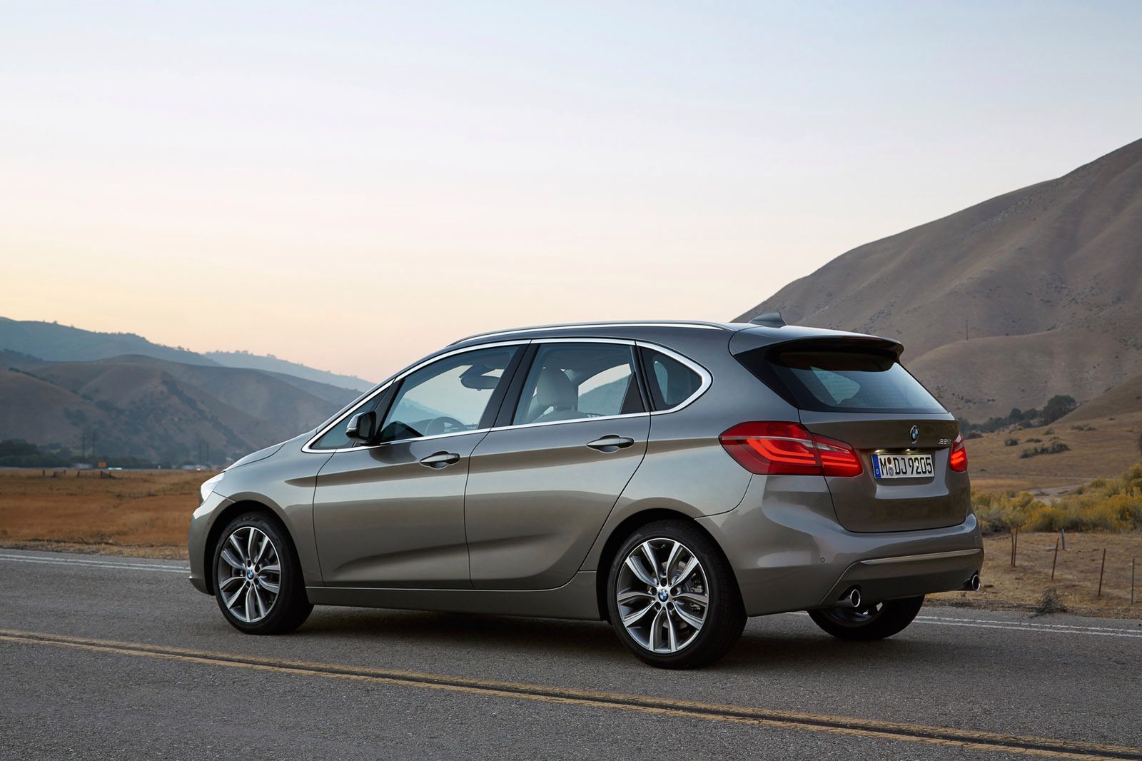 BMW przedstawiło 290 zdjęć z serią 2 Active Tourer [galeria] 23