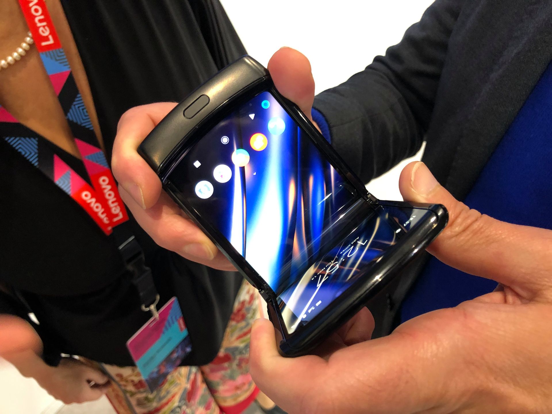 Motorola razr oficjalnie. Widzieliśmy nową klapkę ze składanym ekranem 4