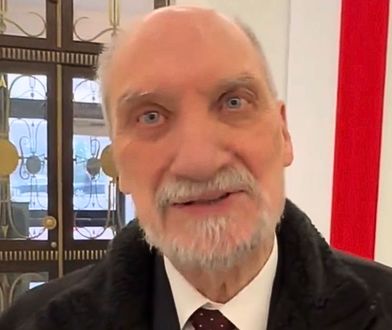 Milion złotych za ochronę. Macierewicz aż cofnął się do reportera WP