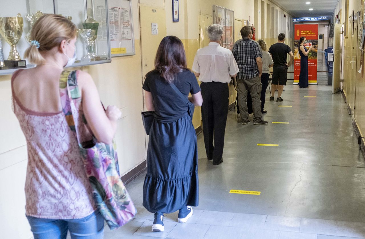 Stracone głosy młodych dorosłych. "Złożyłam wniosek, a na miejscu odkryłam, że nie ma mnie na liście"