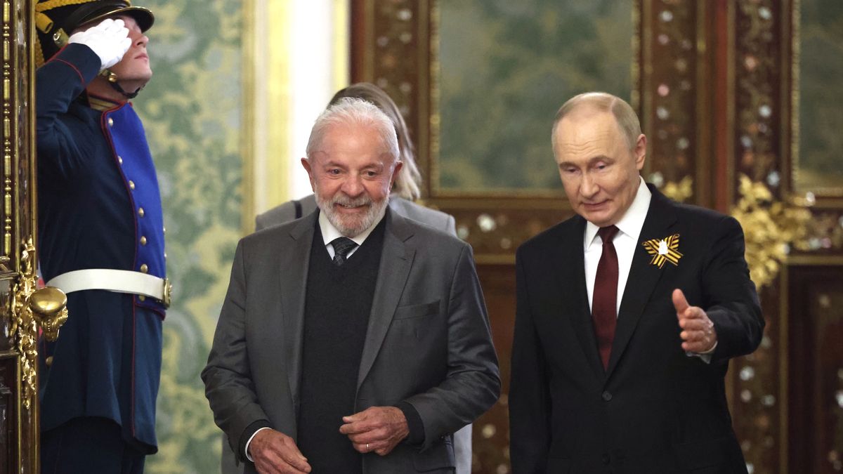 Prezydent Brazylii Luiz Inacio Lula da Silva i Władimir podczas spotkania na Kremlu w maju 2025 roku