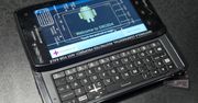 Motorola DROID4 pozuje do zdjęć - ma co pokazać