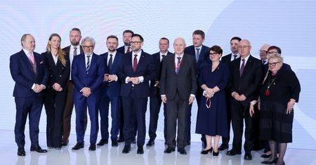 24 mln zł w rok. Tyle zarobiły władze Orlenu. Najwięcej Obajtek