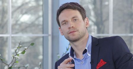 Wolny wybrał się na pielgrzymkę. W tym czasie żona dziennikarza TVP walczy o wolne media