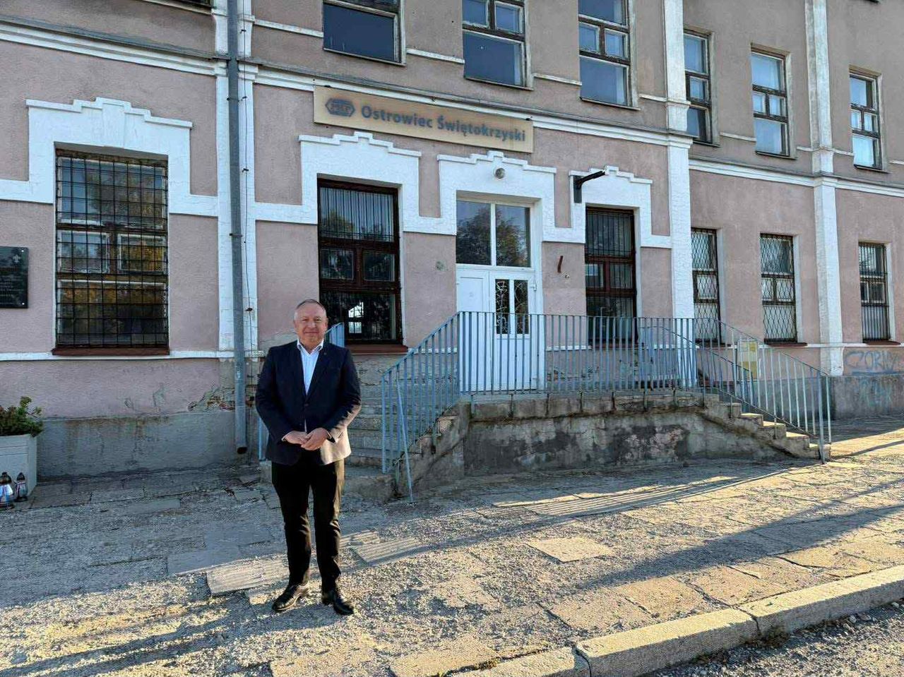 Dworzec PKP i Prezydent Ostrowca Św.