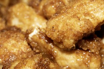 Jeden z najgorszych gotowców. W składzie zmielone chrząstki i tłuszcz