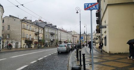 Lublin nie zmienił jeszcze oznakowania postojów taksówek. Straż Miejska rozkłada ręce, mówiąc, że nie może interweniować