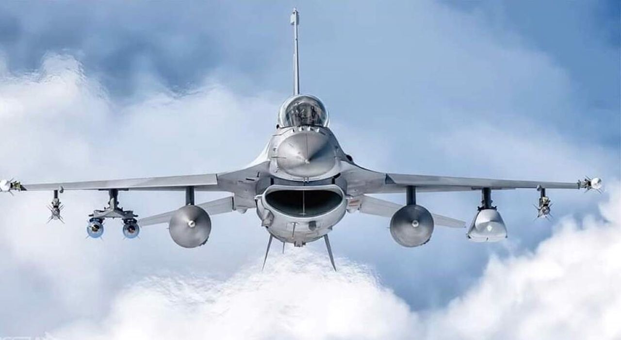 F-16 Block 70/72 droższy od F-35. Miliardy na nowe samoloty