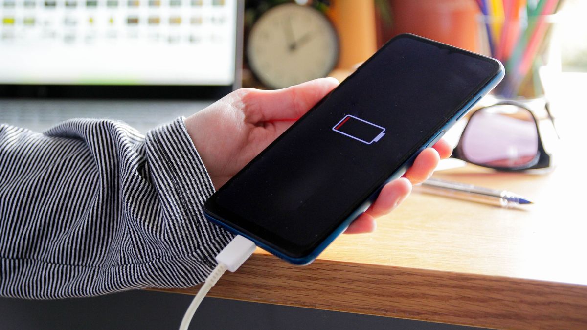 Low battery
Low battery on a smart phone
Kinga Krzeminska