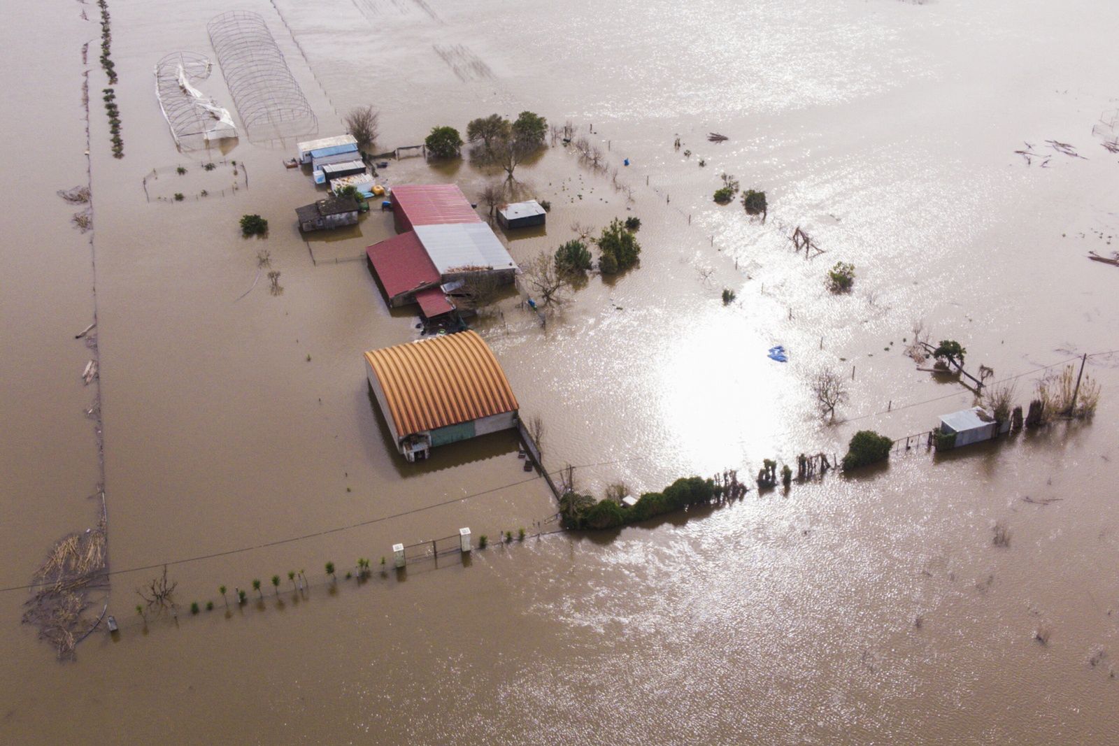 Służby walczą ze skutkami powodzi 