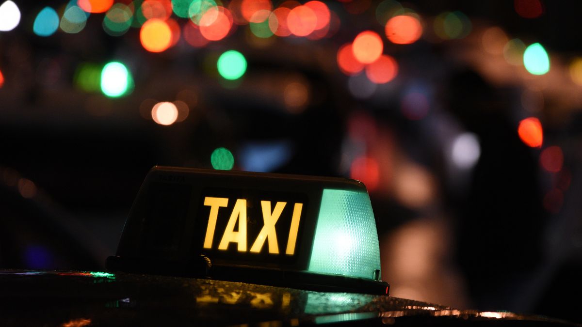 SPAIN - 2019/11/20: A taxi sign seen on top of a taxi cab in Madrid. (Photo by John Milner/SOPA Images/LightRocket via Getty Images)