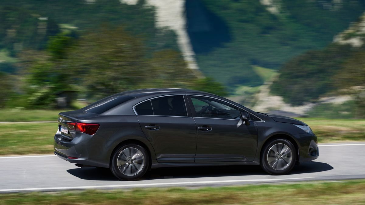 Auto klasy średniej z prostym silnikiem benzynowym - Toyota najdłużej oferowała taki model.