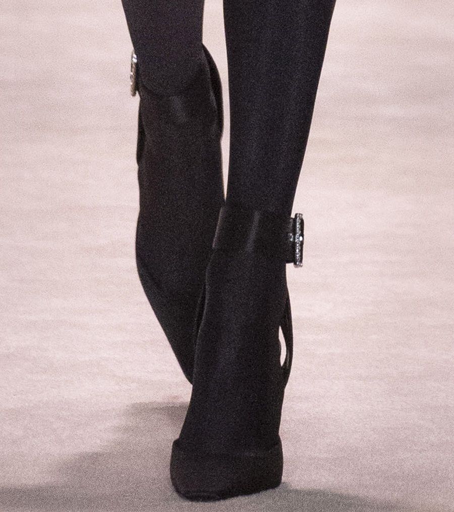 Anja Rubik na pokazie Saint Laurent 