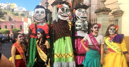 Fiesta latina i azjatycki mistycyzm. Świętowanie na świecie