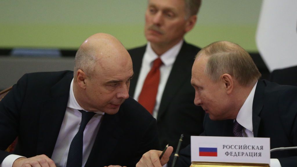 Minister finansów Rosji Anton oraz prezydent Władimir Putin