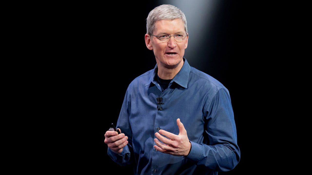 Tim Cook twierdzi, że iPhone sprzedaje się słabo, bo naprawa starszych modeli jest za tania