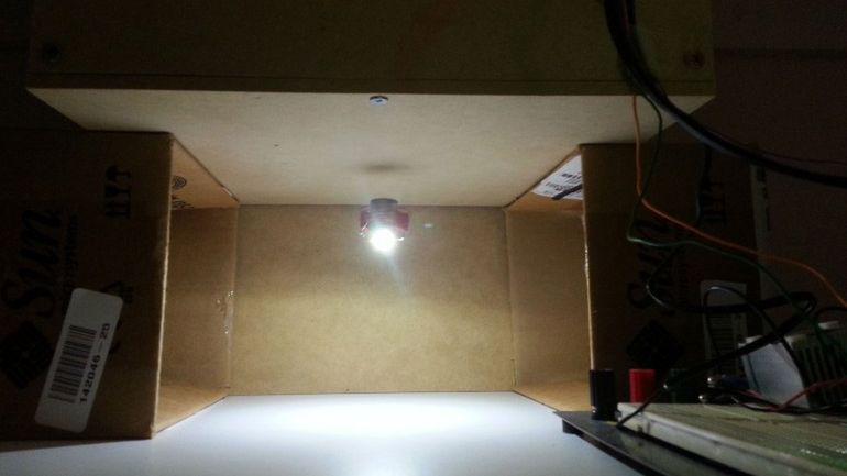 I stała się światłość - lewitująca, bezprzewodowa lampa LevLight 1