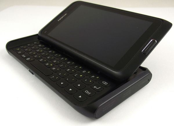 Nokia E7: prawdziwy rywal dla Bolda 9900?