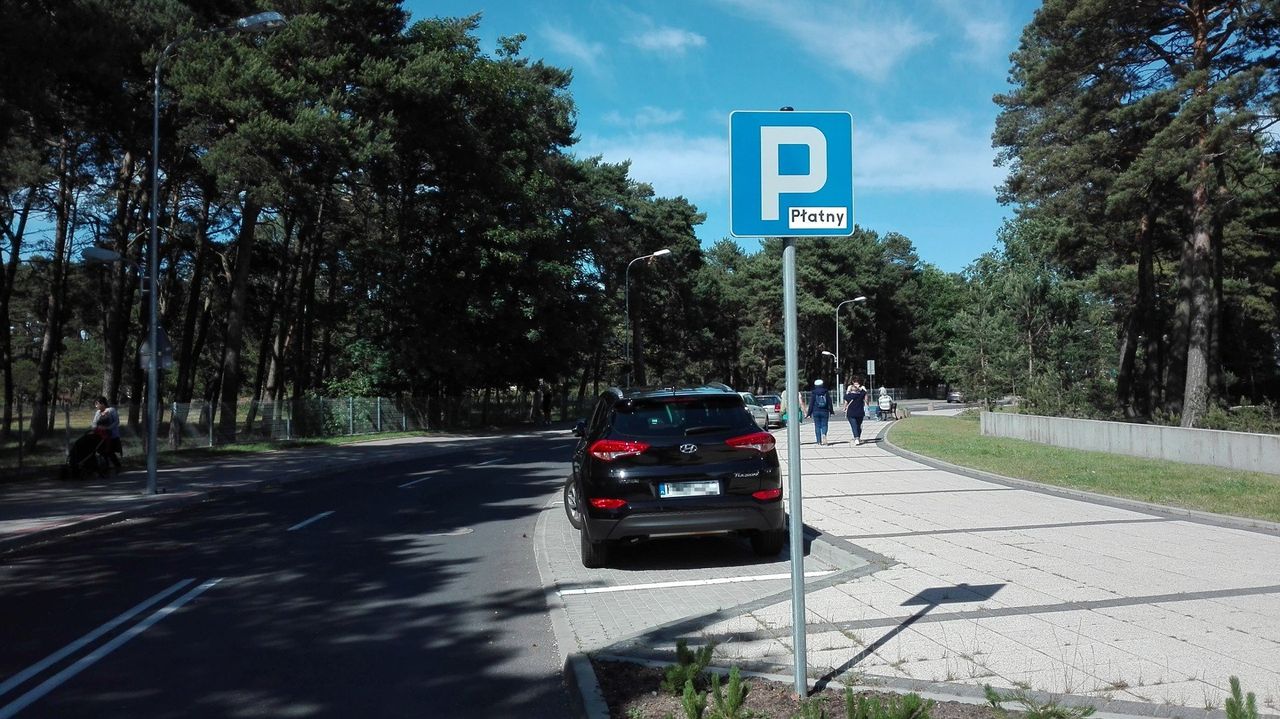 W Ustce rusza strefa płatnego parkowania. Są bonifikaty dla mieszkańców