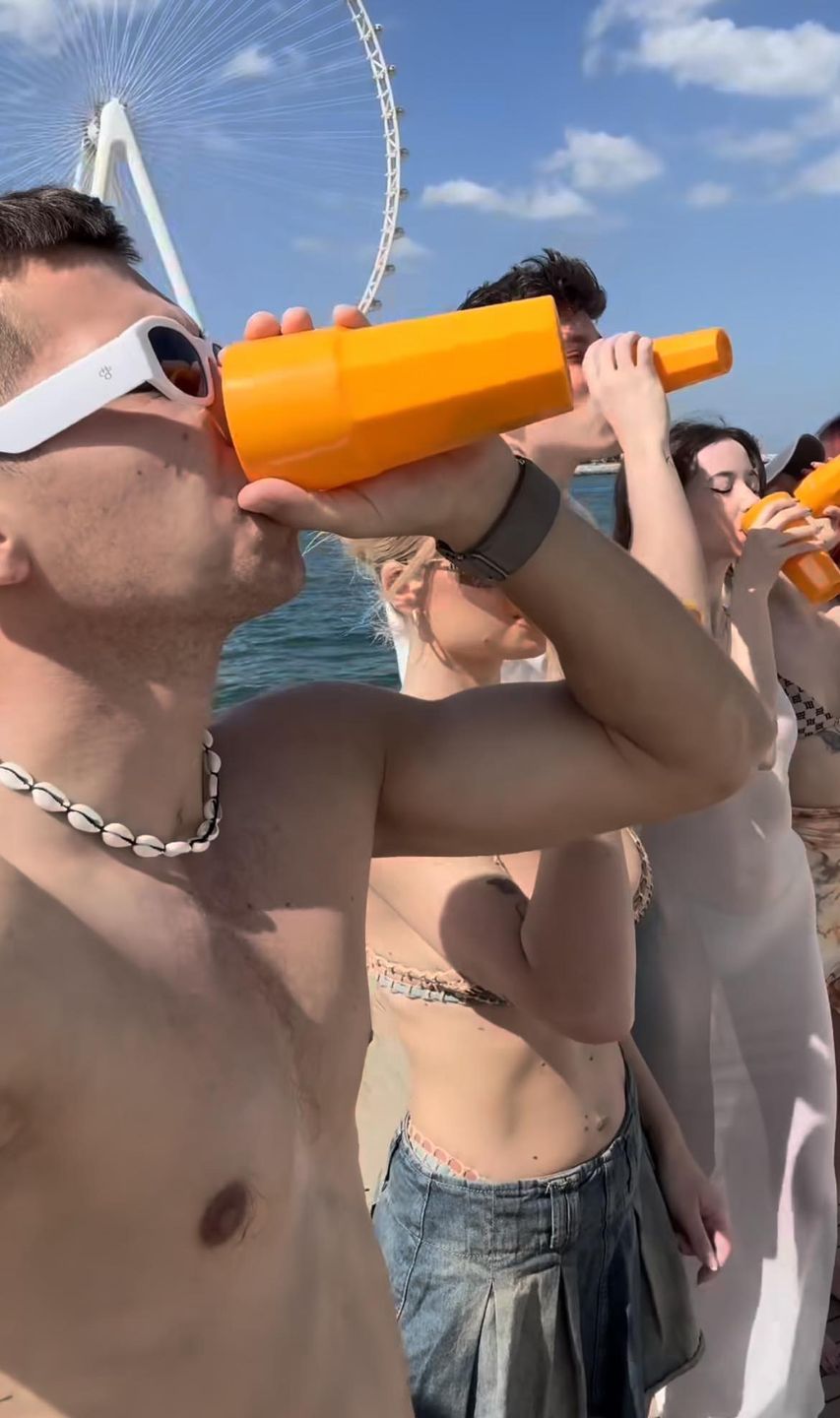 Friz świętował 28. urodziny na luksusowym jachcie w Dubaju