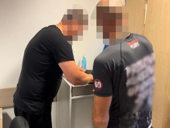 Warszawa: Uzbrojony w kastet groził sąsiadowi