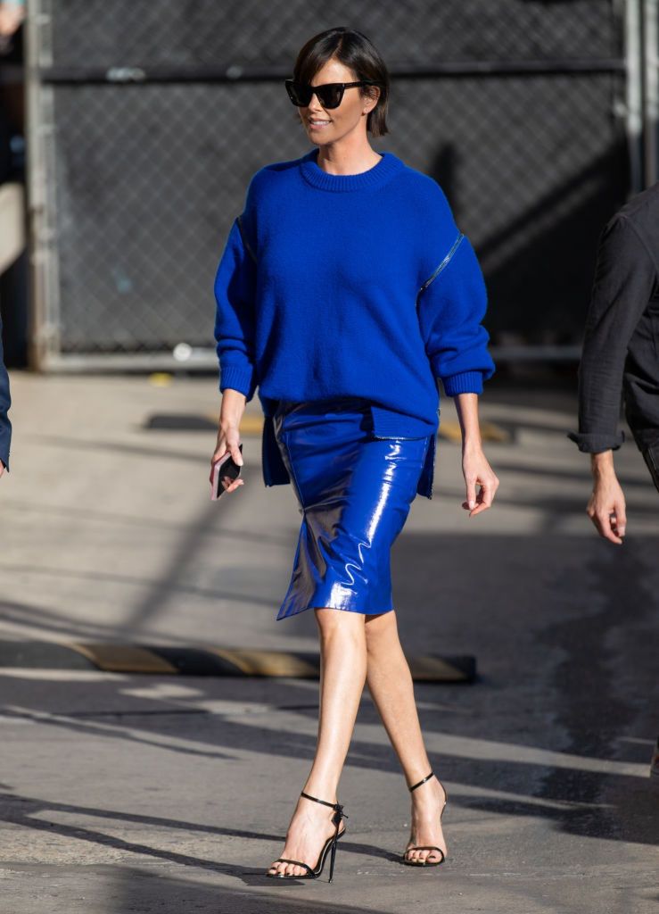 Chabrowy total look Charlize Theron robi spektakularne wrażenie