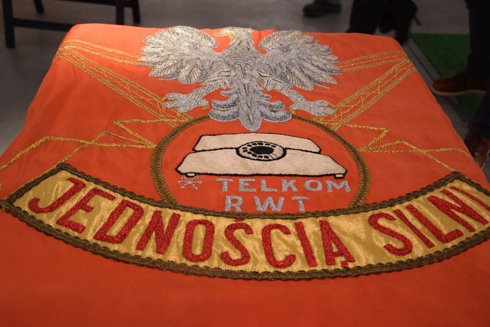 Podczas wystawy będzie można zobaczyć także między innymi sztandary RWT czy inne przedmioty związane z zakładem. 