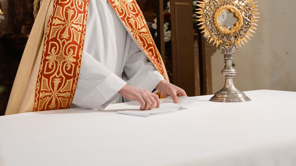 200 zł za otwarcie bramy cmentarza - tyle wedle parafian żąda jeden z polskich proboszczów.