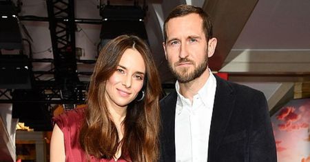 Anna Czartoryska-Niemczycka błyszczy na premierze filmu w satynowej sukience u boku męża milionera (ZDJĘCIA)