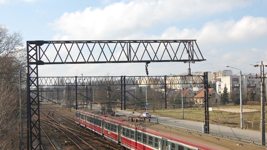 Przystanki kolejowe w Paterku