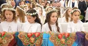 Pierwsza Komunia Święta dzieci ze Szkół Podstawowych numer 9 i 11 w Stalowej Woli. Piękna uroczystość w klasztorze. Zobacz zdjęcia - 1 grupa