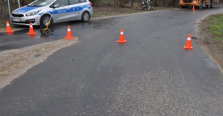 Zdradliwe warunki na drogach, dwa wypadki drogowe. Jeden po drugim