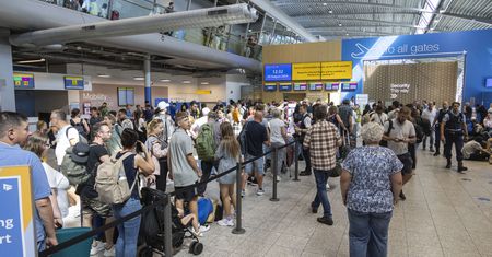 Cięcia w siatce lotów z Polski. Te połączenia znikną z rozkładów