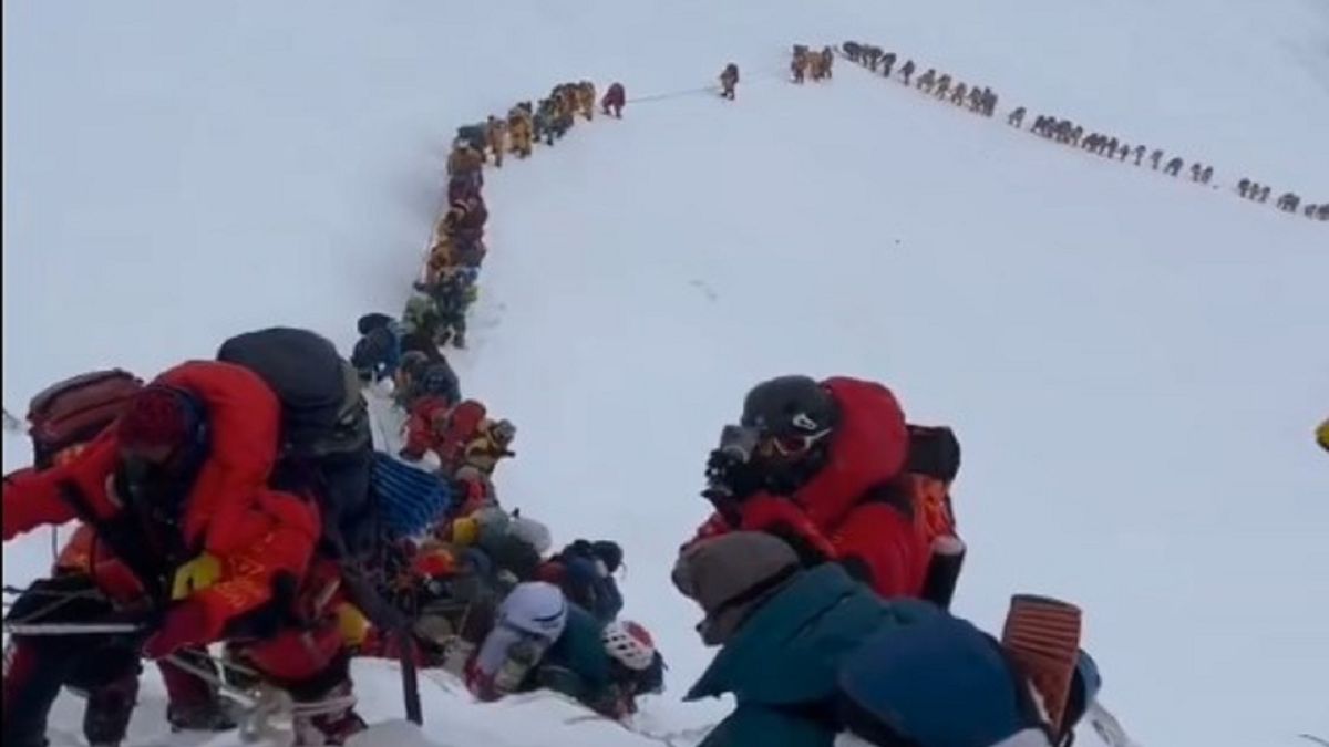Kolejka na Mount Everest.