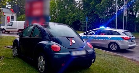 Wjechała w pylon na stacji. Świadek od razu reagował. Wiadomo, kim był