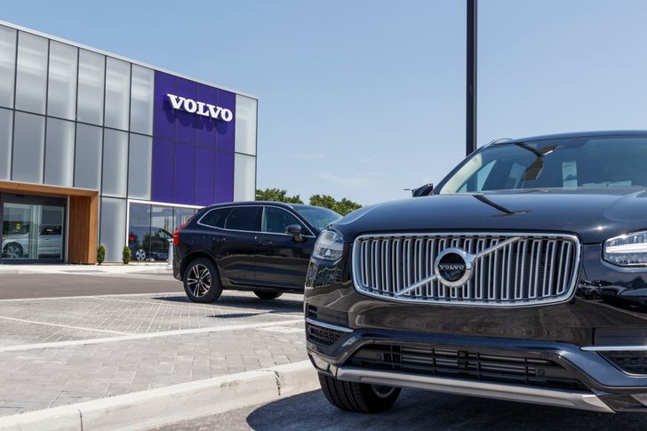 Wrocław: chińskie auta nie wjadą na parking wojskowy przy cmentarzu. Volvo też nie