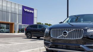 Wrocław: chińskie auta nie wjadą na parking wojskowy przy cmentarzu. Volvo też nie