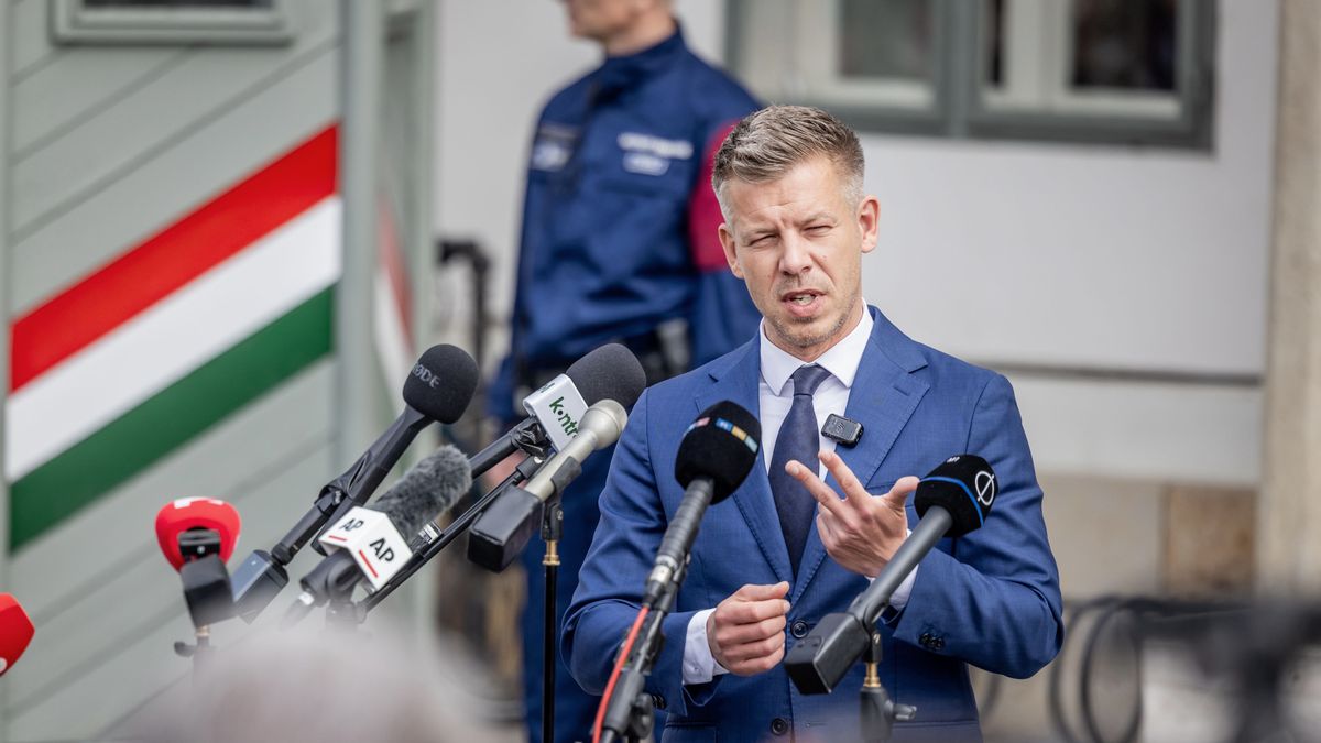 BUDAPEST, HUNGARY - APRIL 15: Hungary's Prime minister-elect Peter Magyar delivers a press statement in front of the Presidential Palace on April 15, 2026 in Budapest, Hungary. Incoming prime minister Peter Magyar is meeting with President Tamas Sulyok and other party leaders following his Tisza Party's two-thirds majority victory in Sunday's parliamentary elections. Magyar has called for Sulyok to form a government and then hand in his resignation, as Magyar seeks to clear the government of the puppets who have been in power for the past 16 years, referring to the rule of outgoing Prime Minister Viktor Orban. (Photo by Janos Kummer/Getty Images)