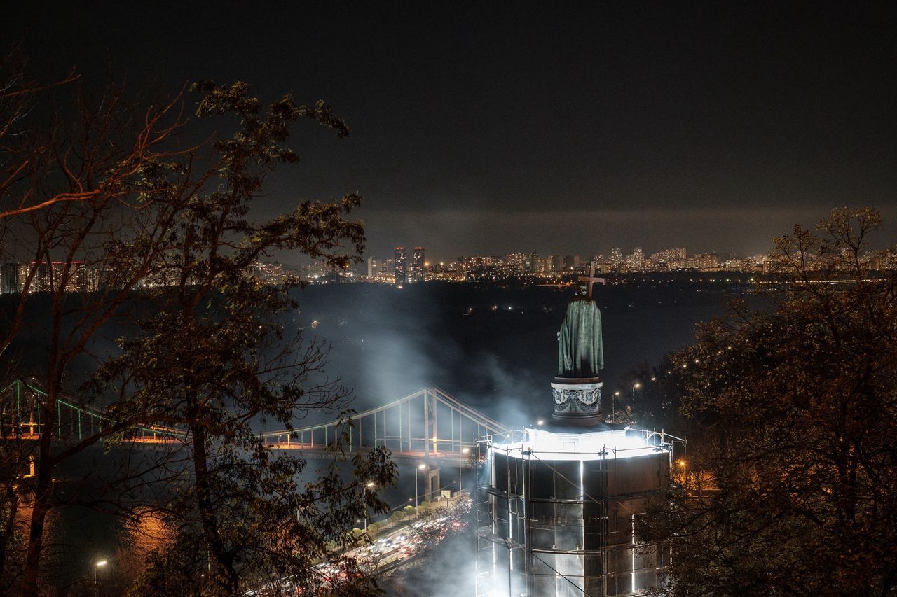 At night in Kiev, there was an air raid alarm.