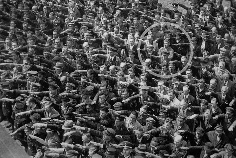 August Landmesser jako jedyny nie pozdrowił Hitlera, 1936 rok