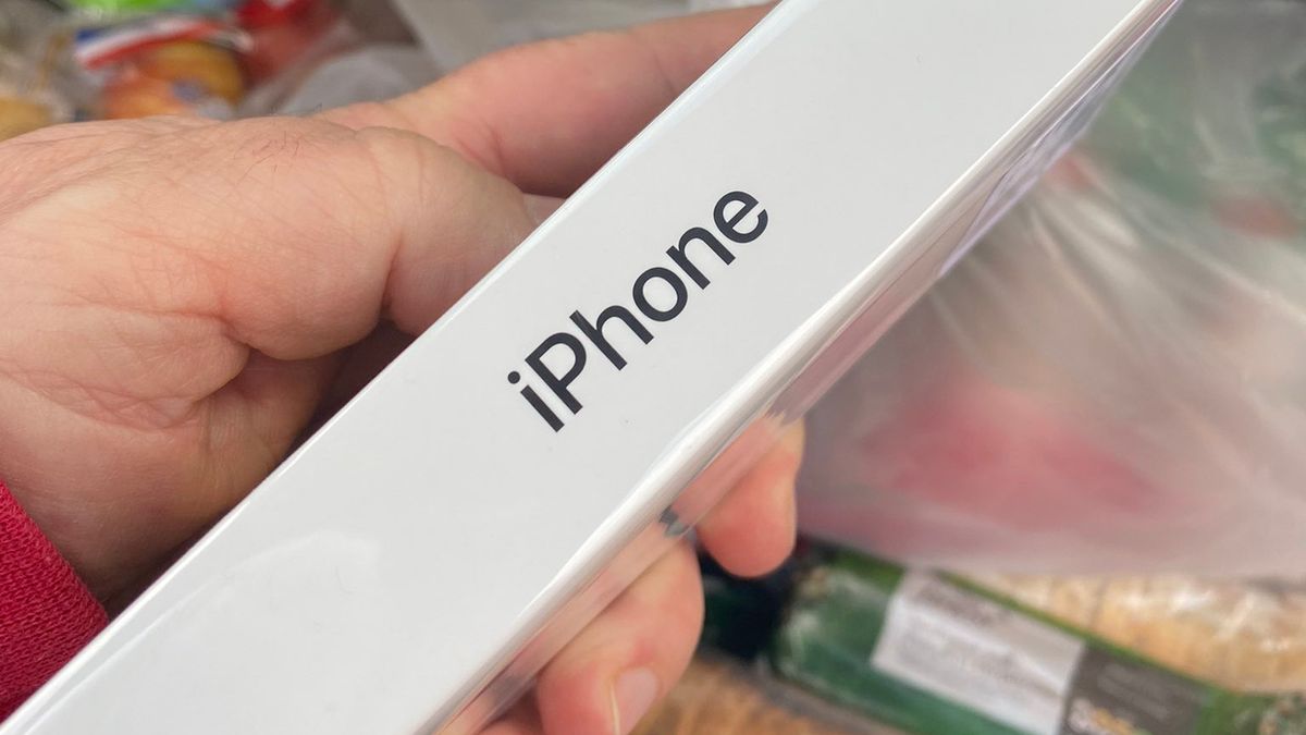 Zamówił jabłka z Tesco. Dostał... iPhone'a 1