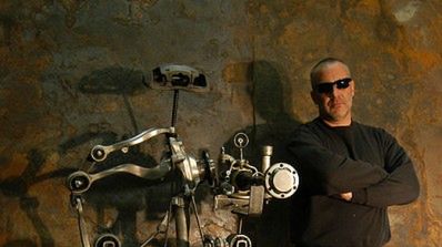 Z części rozbitego BMW 6 zbudował robota 1