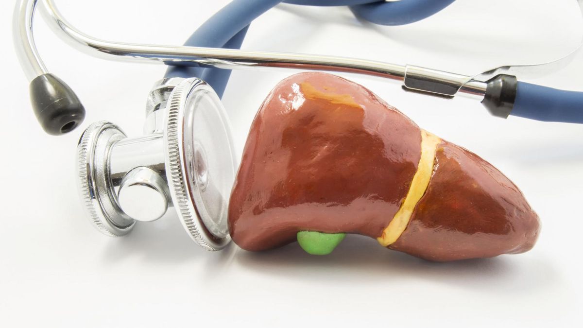 Pierwsze objawy marskości wątroby [123rf.com]