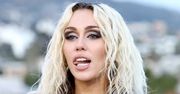 Miley Cyrus świeci golizną na okładce brytyjskiego "Vogue'a"... (FOTO)