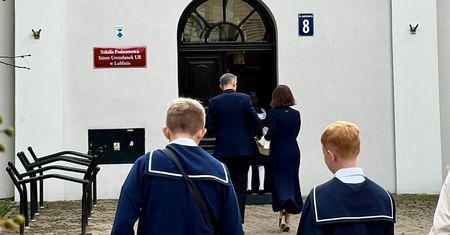 54 tys. uczniów w Lublinie rozpoczęło rok szkolny. Młodzież czekają nowe zasady dotyczące korzystania ze smartfonów