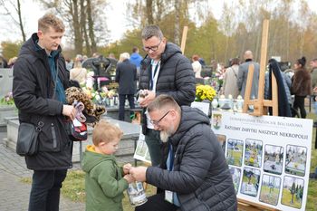 Bełchatów: Dzień Zaduszny na cmentarzu. Trwa kwesta