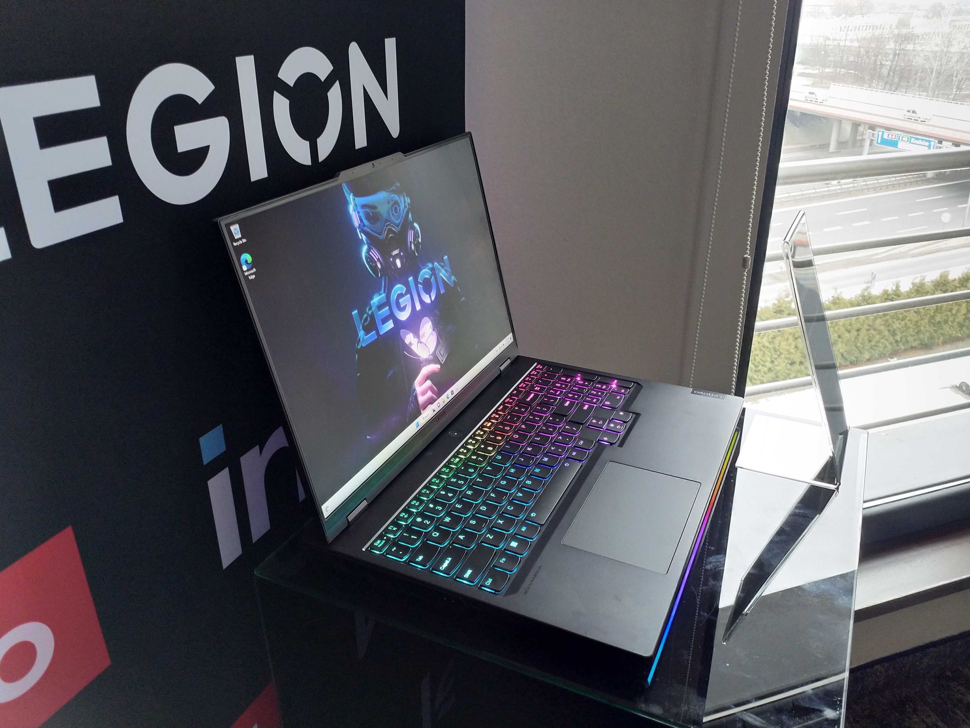 Inżynieryjna próbka Lenovo Legion Pro 7i.